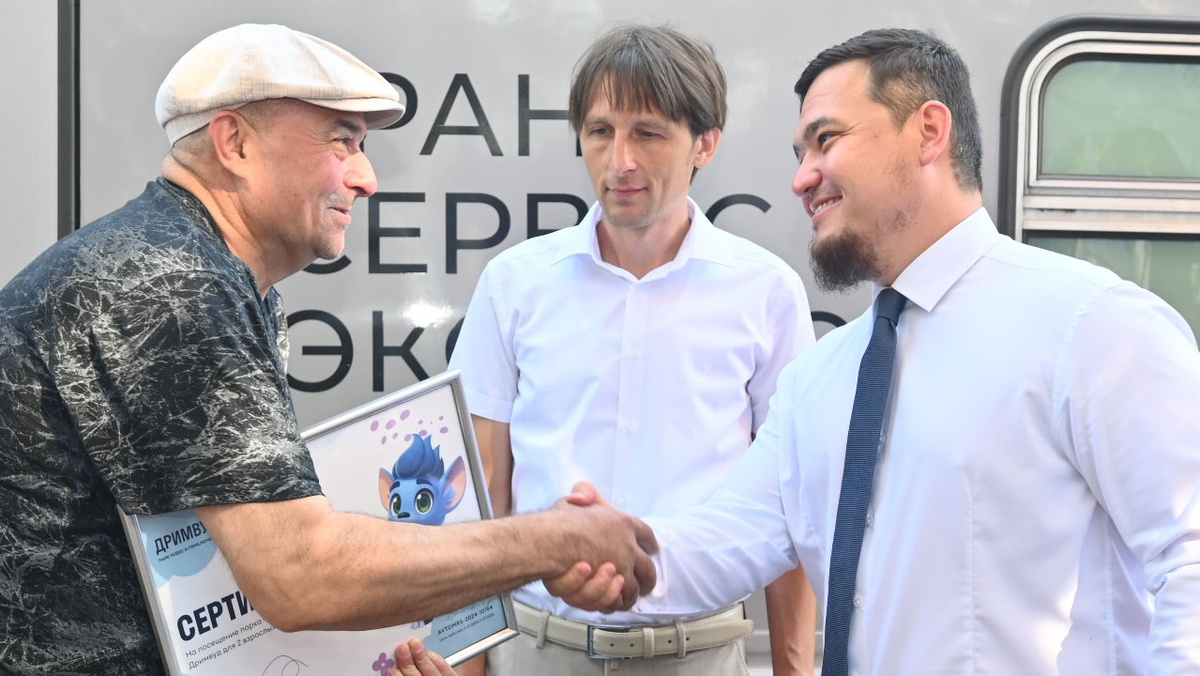 15 июня 24. 15 июня 24. Авария мерседес москва зубовский бульвар. Дтп на зубовском бульваре в москве. Дтп на зубовском бульваре 24 июня 2022.