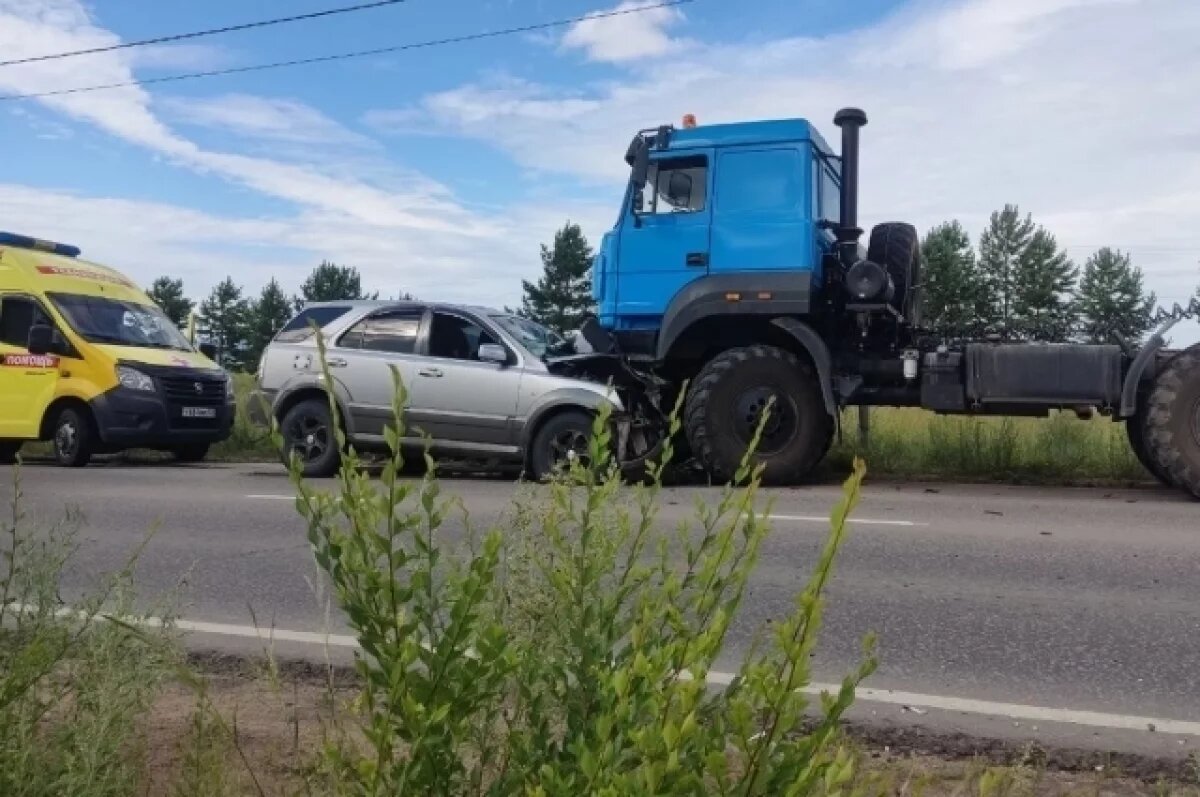    Водитель пострадал в ДТП при лобовом столкновении с грузовиком в Улан-Удэ