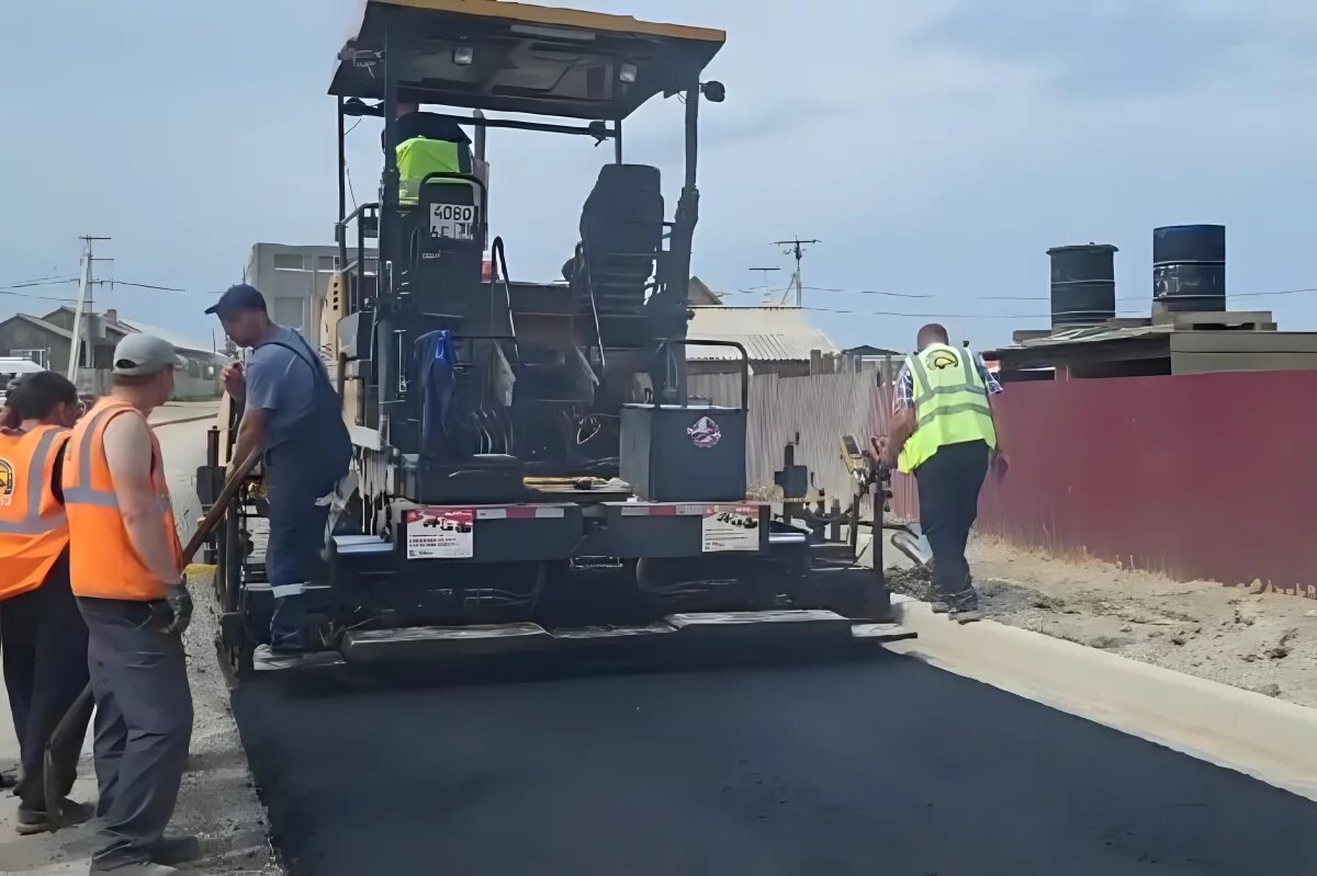    На острове Ольхон асфальтируют дороги к посёлкам и туристическим местам