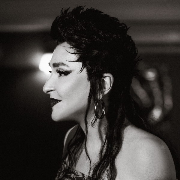     Лолита ушла в рок-н-ролл в новом клипе «Offset»