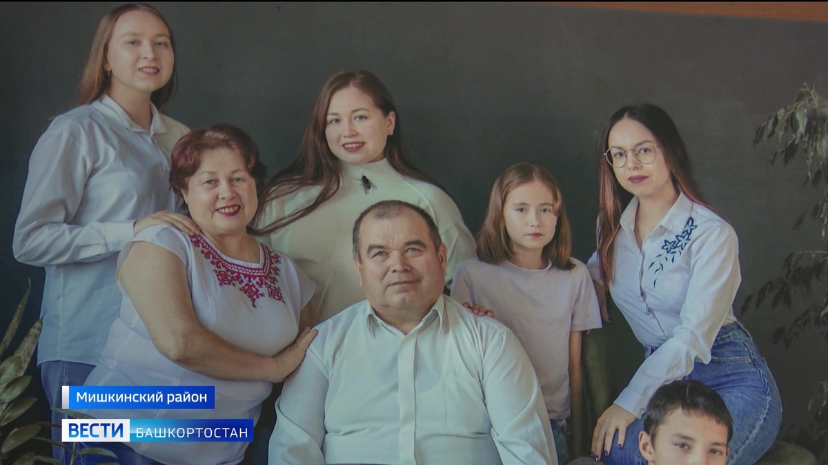    "Вести" пообщались с членами семейного марийского ансамбля "Родник" из Мишкинского района Башкирии