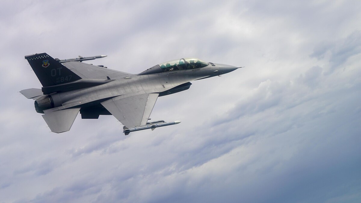Сбит f16 первый