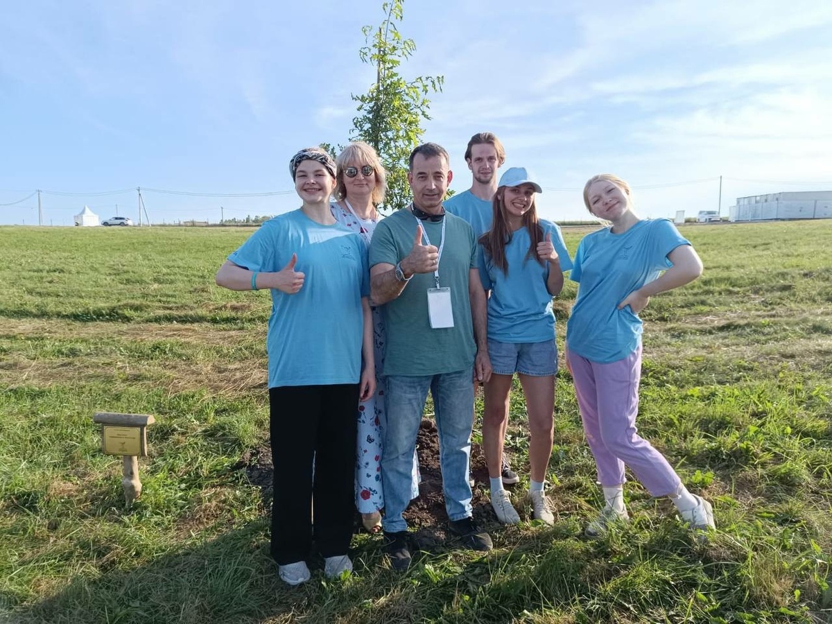 Дмитрий Певцов и студенты Института современного искусства на фестивале "Дни Достоевского в Оптиной пустыни 2024"