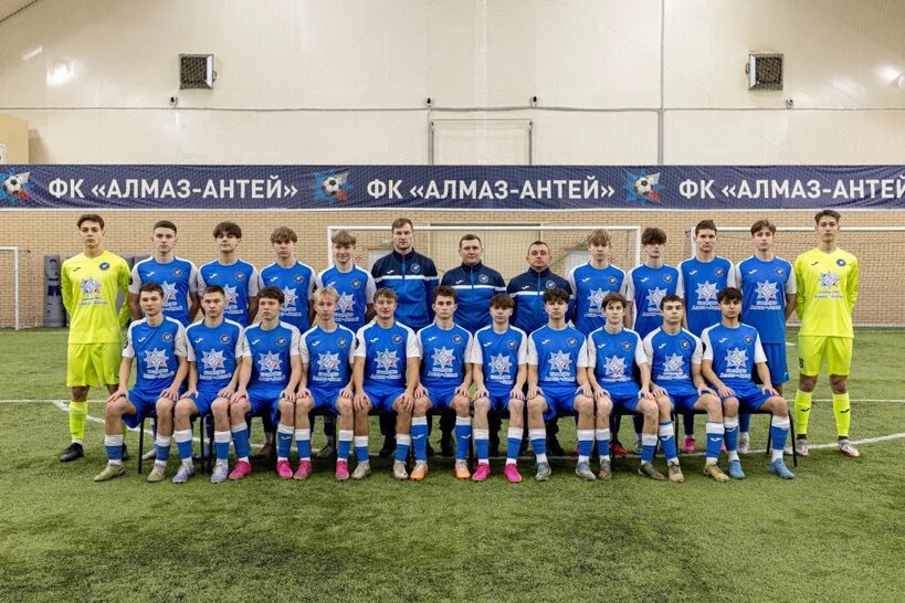 Тренера алмаз антей. Тренера алмаз антей. Тренера алмаз антей. Тренер фк алмаз -антей 2005. Фк алмаз антей.