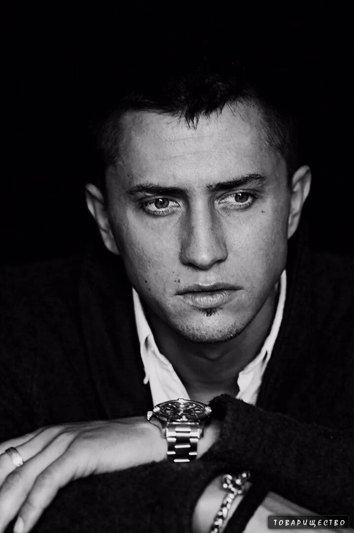 . Причиной стало несоблюдение Прилучным обязанностей индивидуального предпринимателя по подаче налоговой декларации, связанной с его деятельностью в сфере развлечений и отдыха.