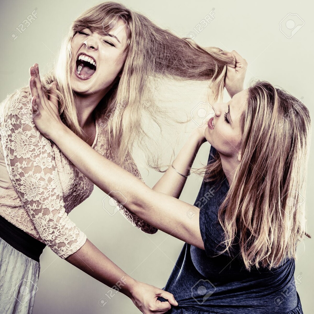 https://ru.123rf.com/photo_76777291_aggressive-mad-women-fighting-each-other-pulling-hair.-two-young-girls-struggling-win-catfight.-violence..html