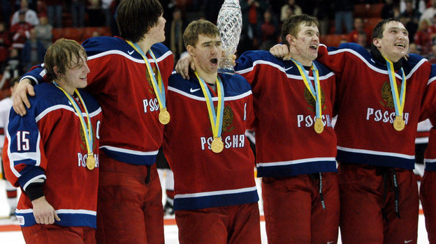 2003 год. Александр Овечкин (крайний справа). Фото Reuters