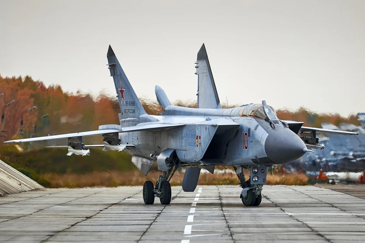 Значительную угрозу американским самолетам F-16 могут принести российские истребители МиГ-31.