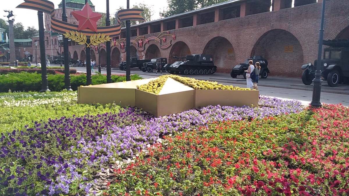 Нижегородский Кремль. Вот такие мы разные. По-моему я сравниваю несравнимое. Но это так интересно!