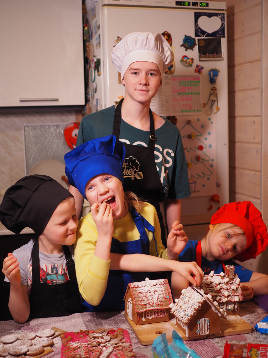 Приготовили пряничную деревню на Рождество