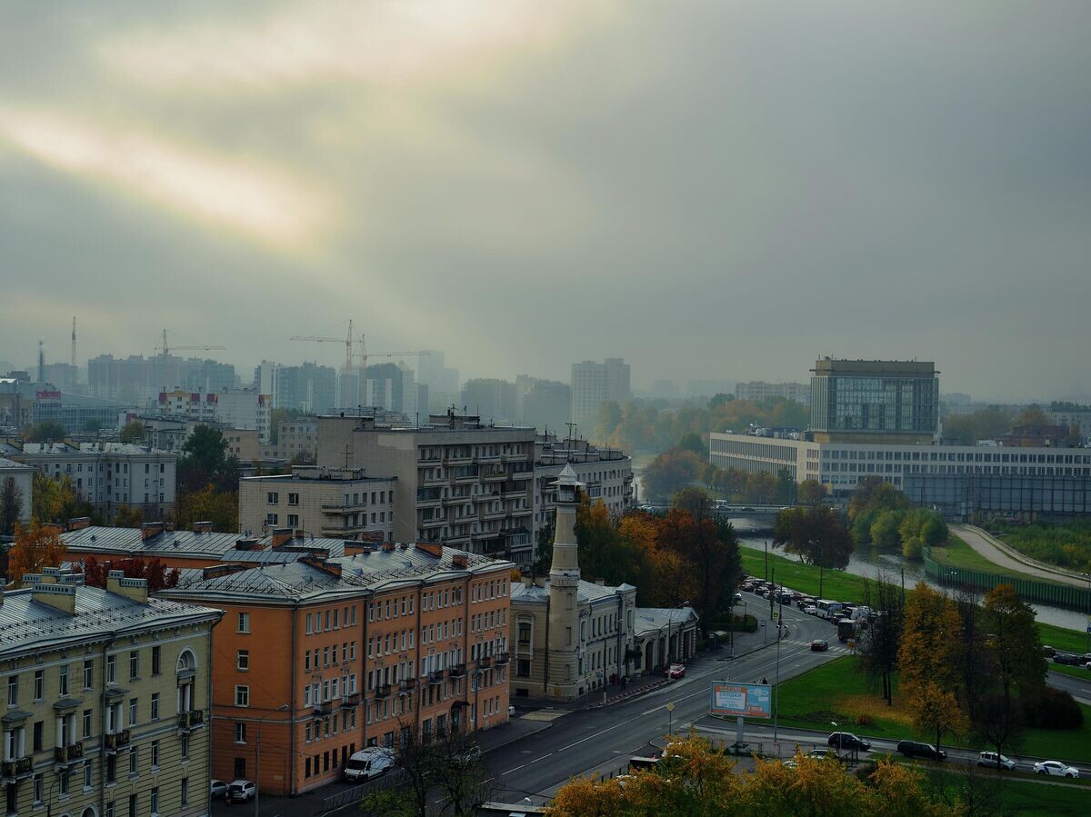    Вид на реку Охта и пожарную каланчу в Санкт-Петербурге© РИА Новости / Алексей Даничев