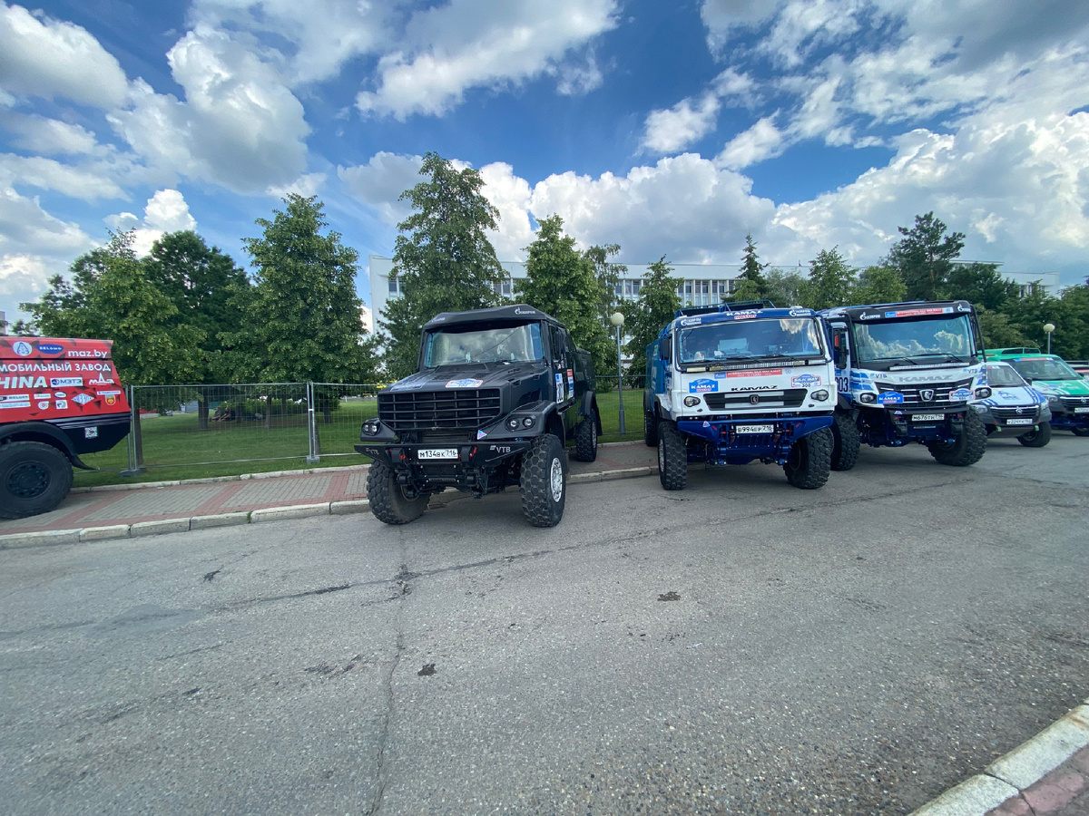 Все поколения «Синей Армады» на одном фото. «Капотник», К-3 и К-5