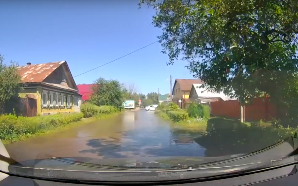 Кипятком залита улица Арсения Степанова в Твери