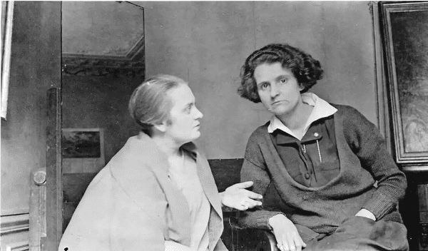 Адриенн Монье и Сильвия Бич