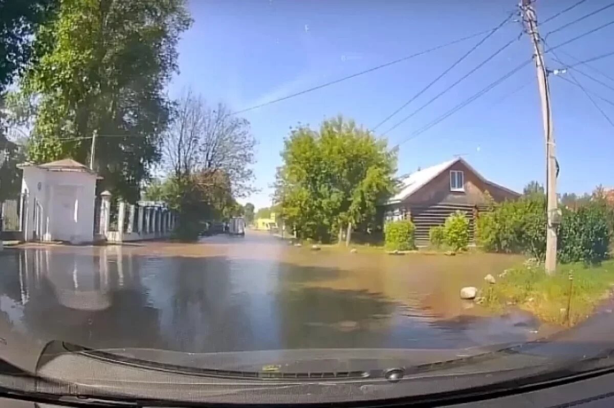    Коммунальщики ликвидируют последствия прорыва горячей воды в Твери