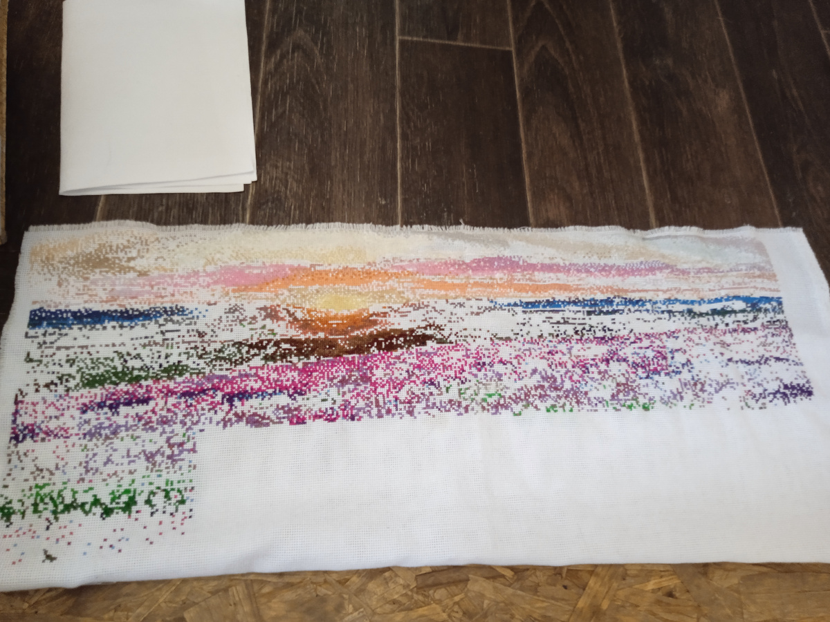 Вот какая красота. Хочу конечно летом её до конца вышить. Но это будет адская работа, поэтому обещать её дошить не буду