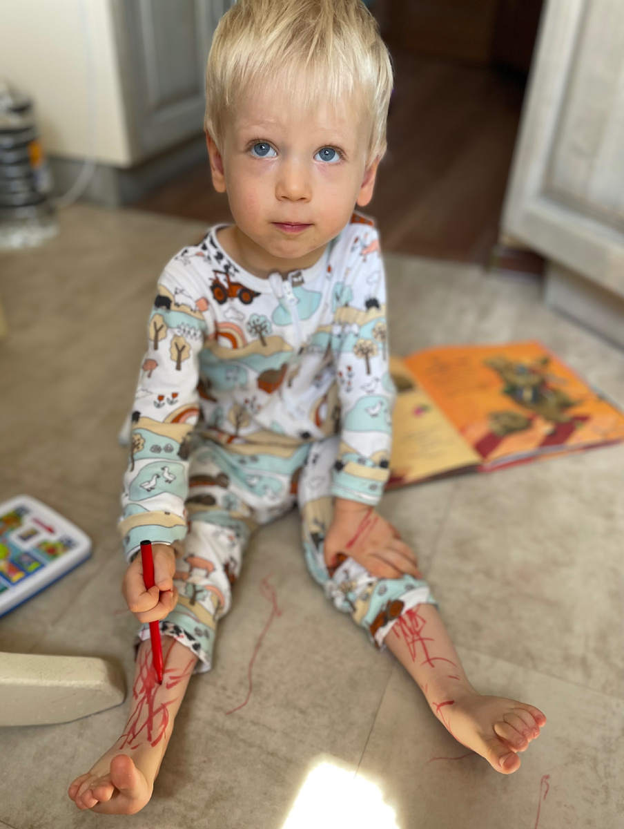 Юный художник. Стиль -хулиганизм. 2 года.