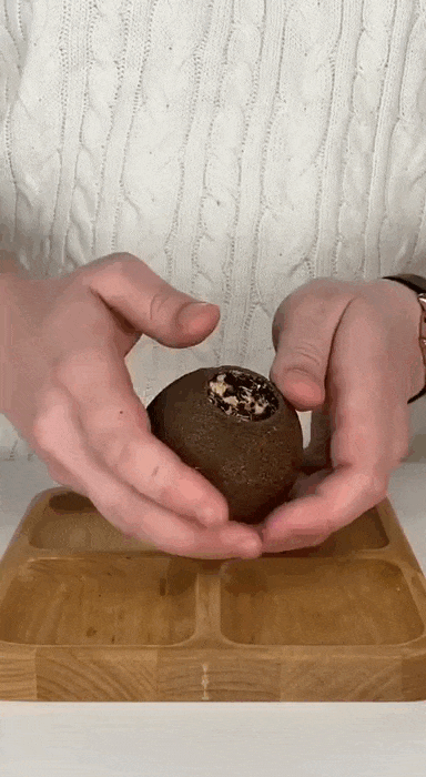 Процесс заваривания чая в цитрусе