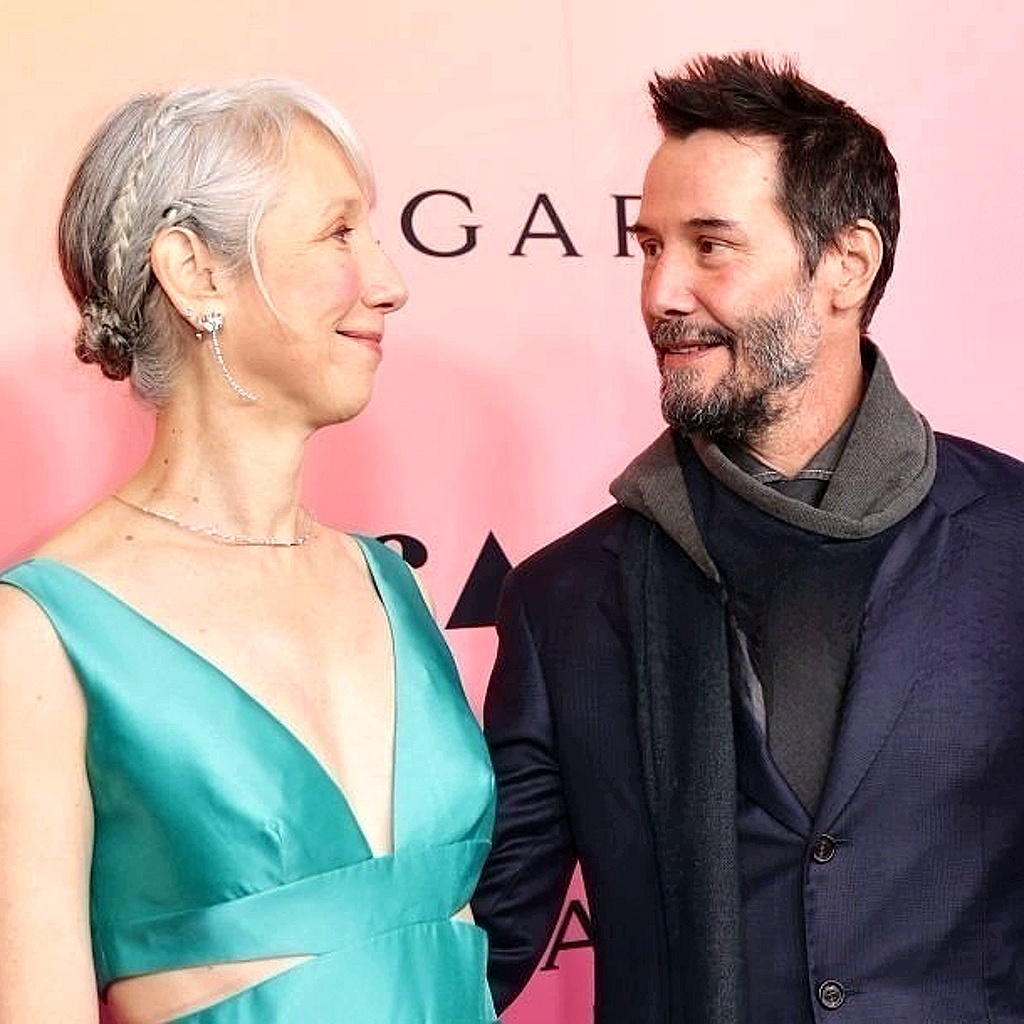 Александра Грант и Кину Ривз на мероприятии «MOCA Gala» в Лос-Анджелесе, 2024 г