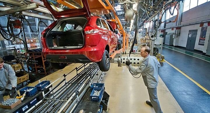 Цех по конвейерной сборке автомобилей. Источник: avtotema.mediasalt.ru.