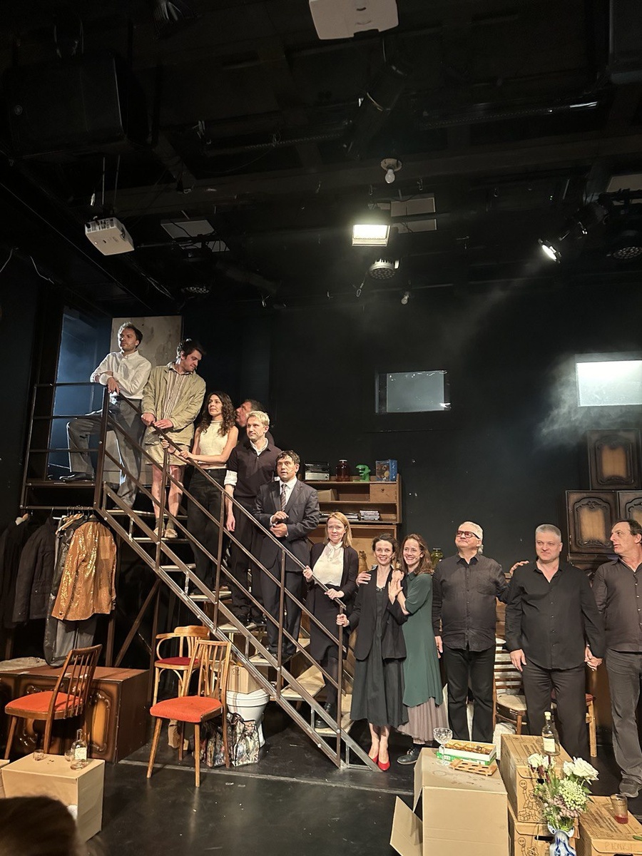 "Три сестры" в театре "Пространство внутри". Фото автора.