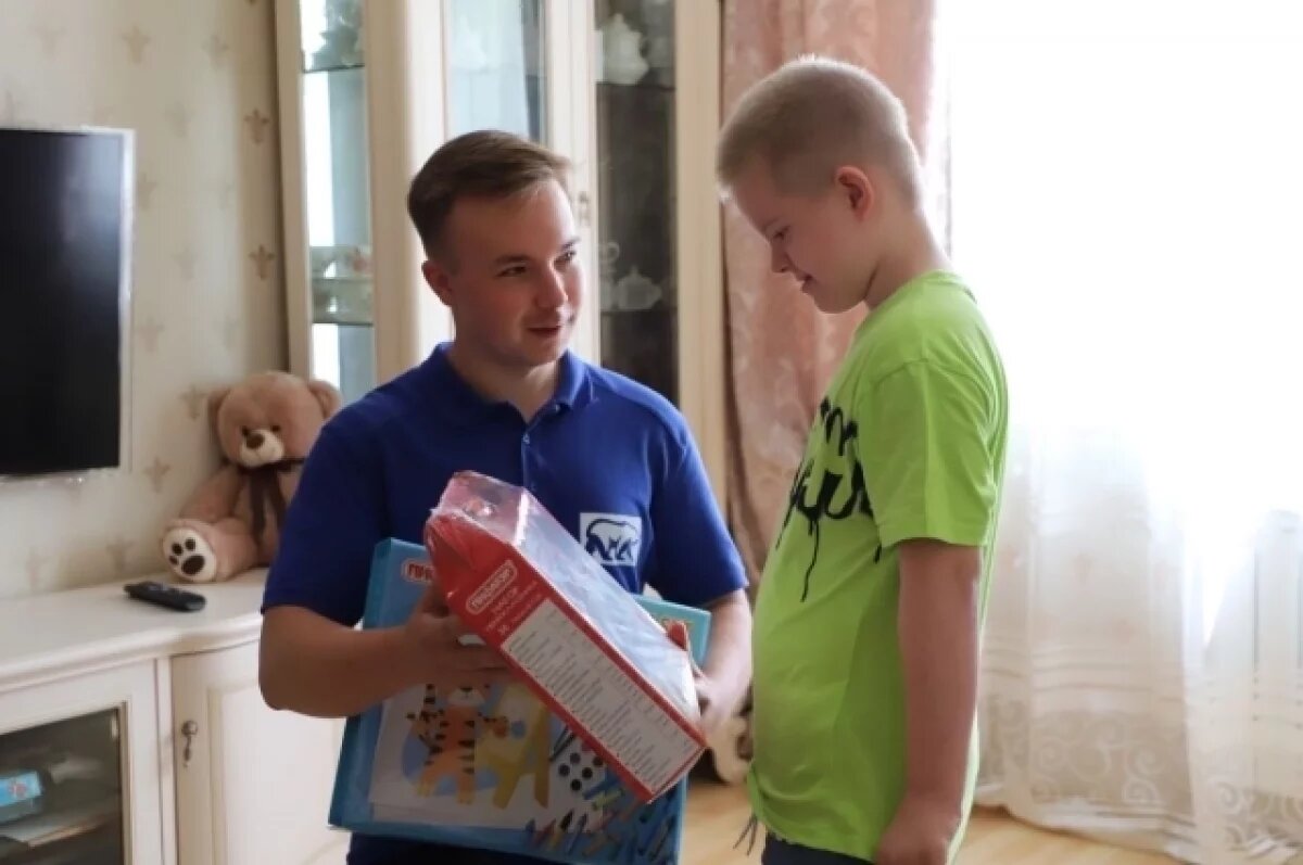    Тульские волонтеры навестили семьи, воспитывающие детей с ОВЗ