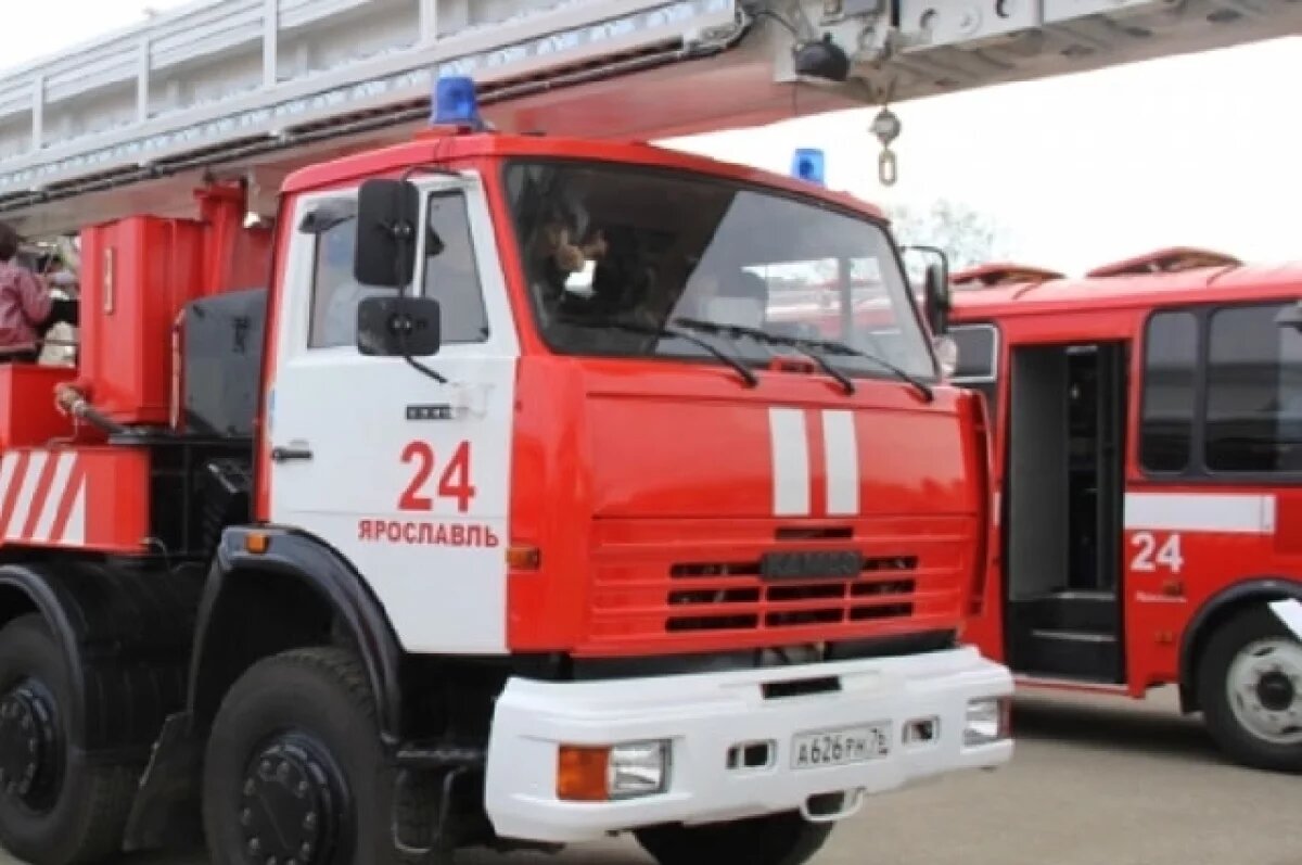    В Ярославле сотрудники МЧС тушат мусорный полигон «Скоково»