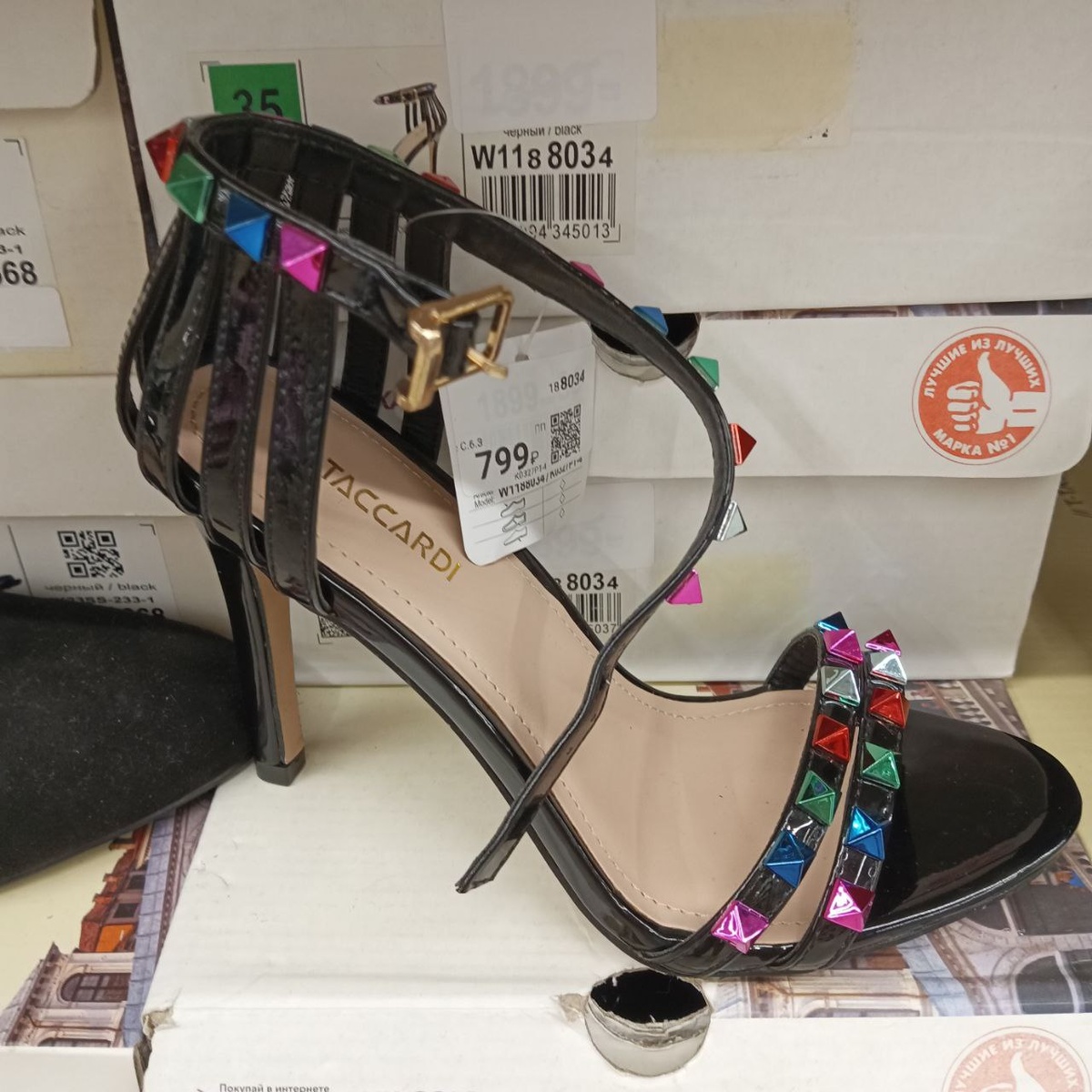 К этим ботикам так и припвла старшая дочь! Туфли нарядные, но ей рано пока такие. 