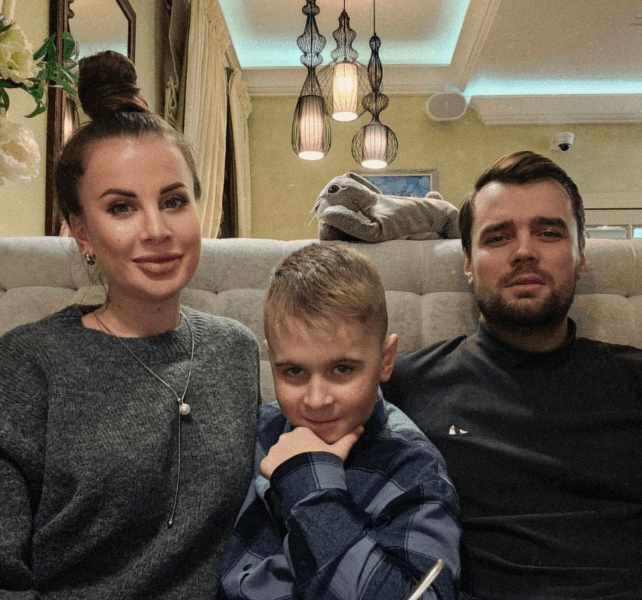 Ольга Ветер с сыном и новым мужем Дмитрием