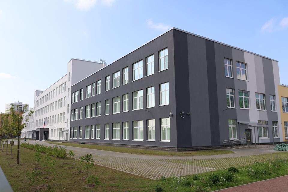    В школе оборудованы два бассейна. Вероника ОВСЯННИКОВА