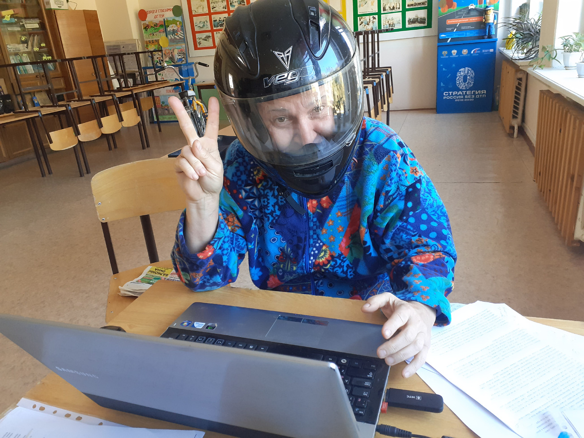 На любимой работе))) Не бойтесь быть самим собой))) 