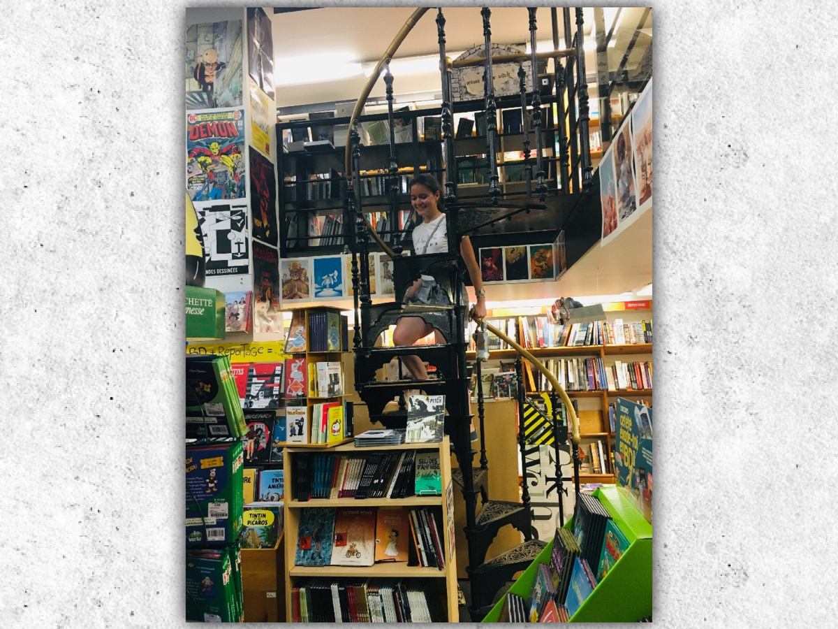 Это я поднимаюсь по той самой винтовой лестнице в 2019 году.