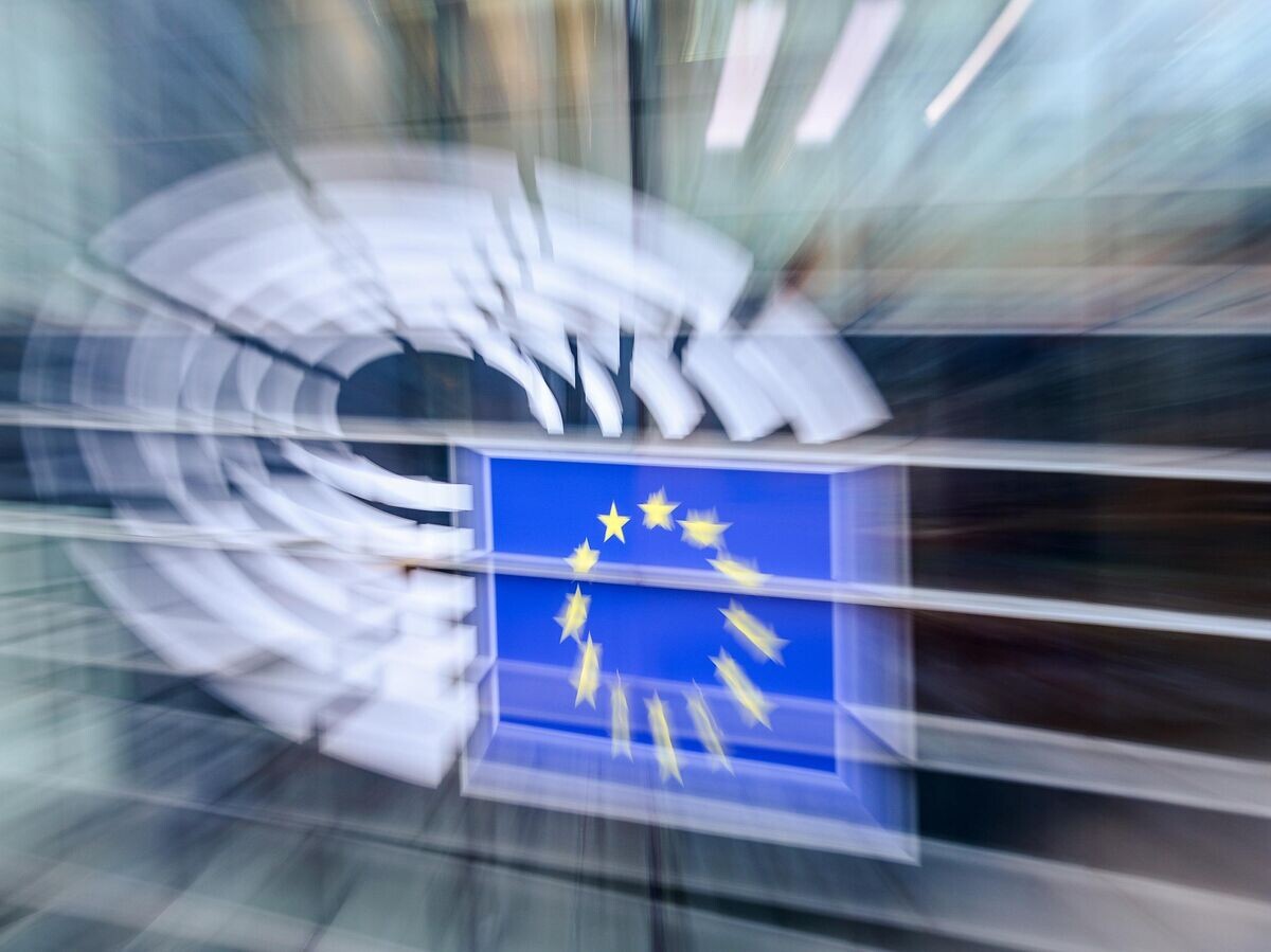    Логотип на здании Европарламента в Брюсселе© РИА Новости / Алексей Витвицкий