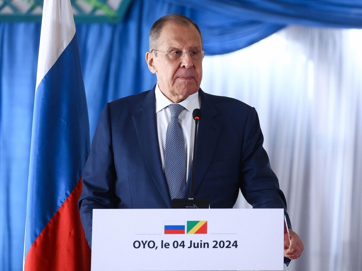    Министр иностранных дел РФ Сергей Лавров во время совместного с министром иностранных дел Республики Конго Жан-Клодом Гакоссо подхода к прессе© РИА Новости / МИД РФ