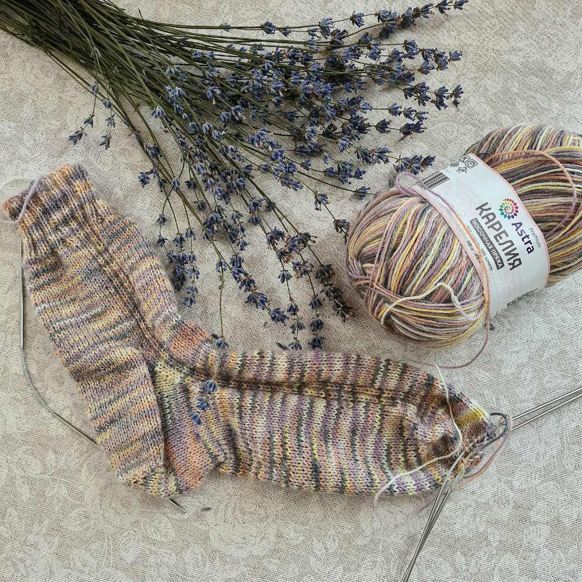 Носочная пряжа "Карелия". 75% шерсть, 25% капрон, 400м/100гр. Цвет 1003