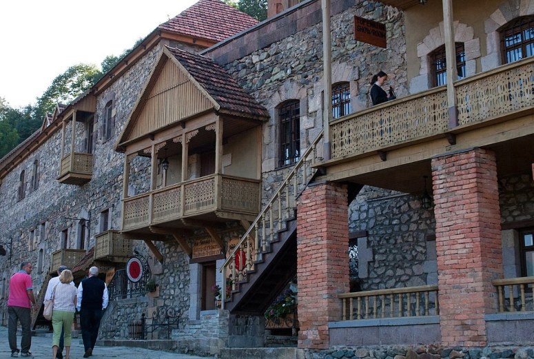 Улица Шарамбеяна