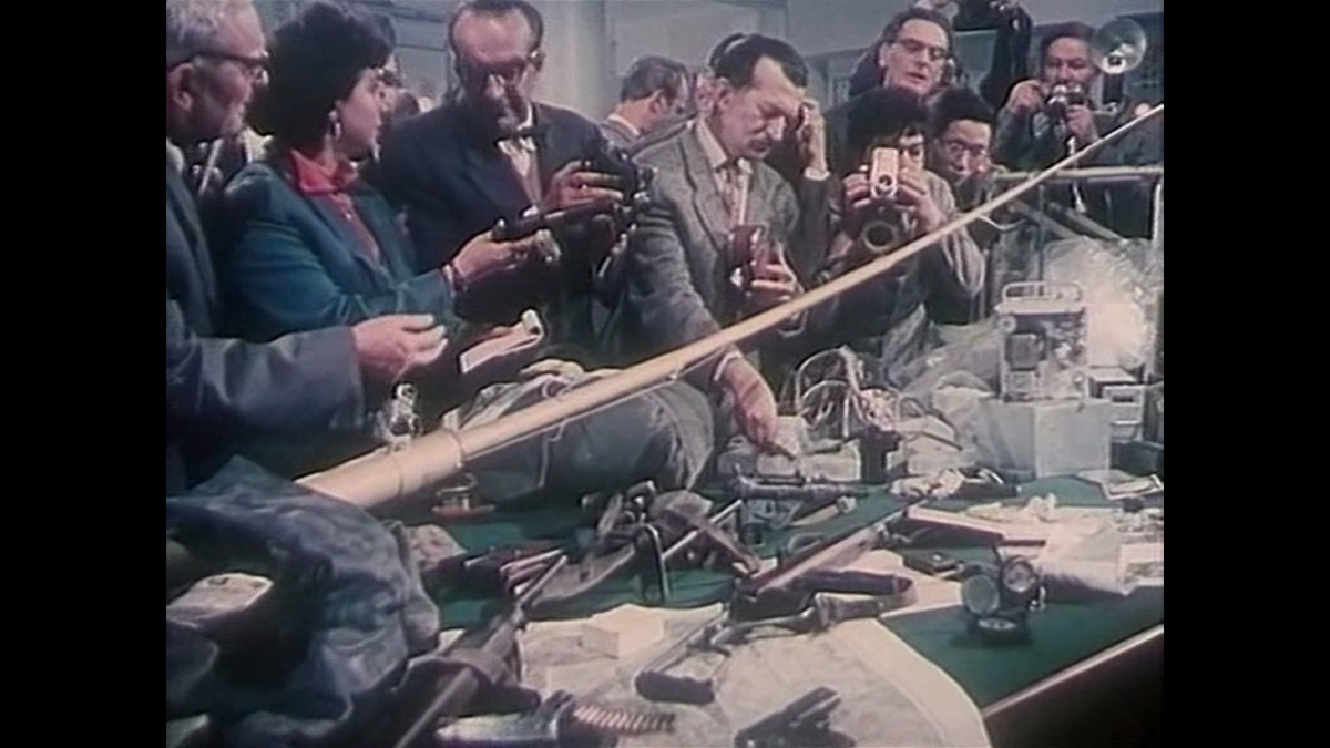 Выставка трофейного шпионского оборудования. Кадр из фильма