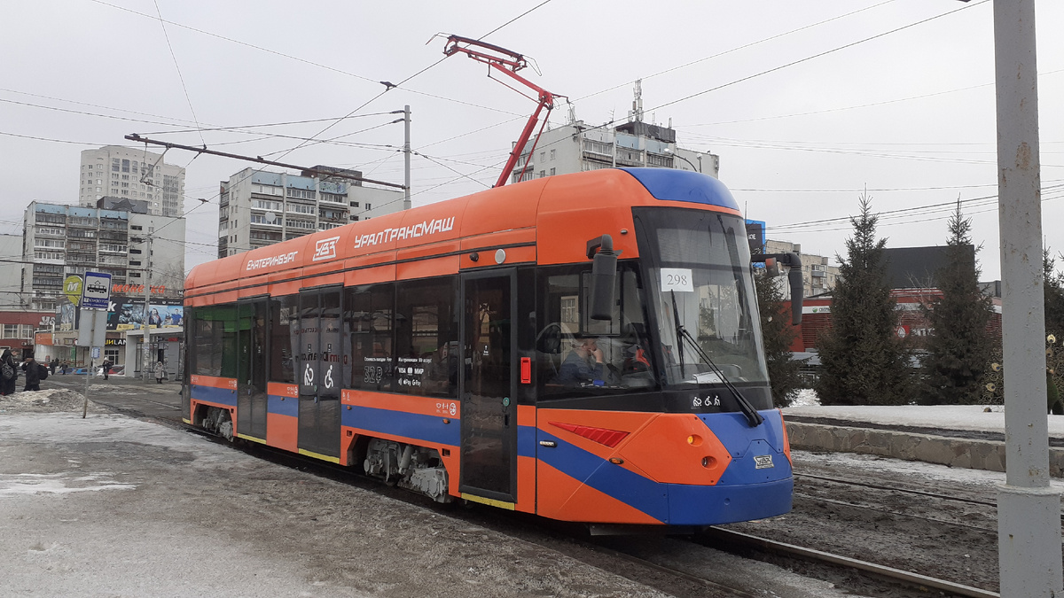 71 415 в Екатеринбурге, второй опытный экземпляр. Снято в апреле 2022 года в Екатеринбурге.