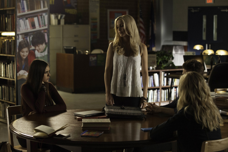Помните этот эпизод? https://tvsourcemagazine.com/2013/01/3409-vampire-diaries-photo-preview-after-school-special/