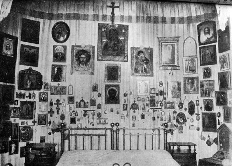 Иконостас в императорской спальне в Зимнем дворце