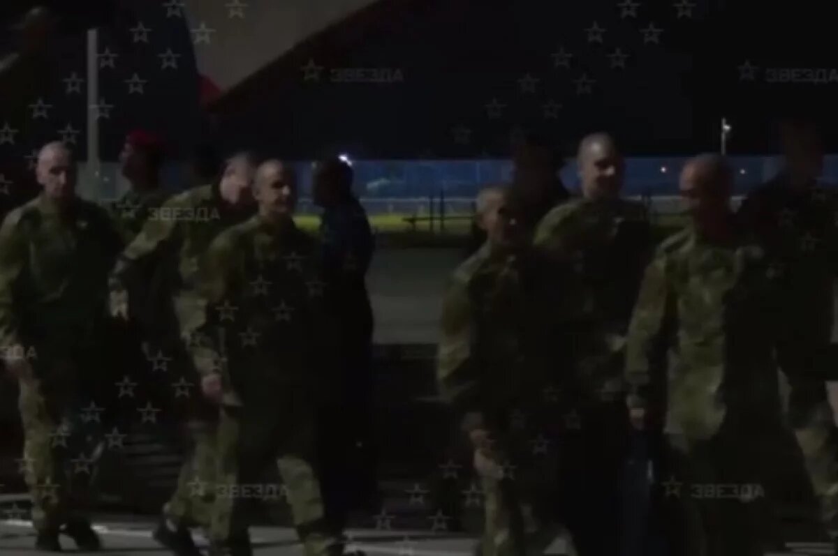    Освобождённых из украинского плена военных РФ доставили в Москву