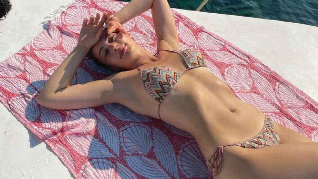 Бурджу Озберк фото из соц сетей