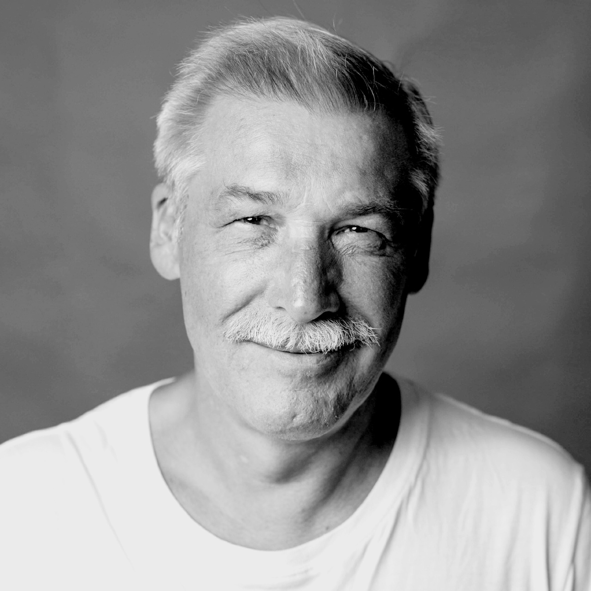 Актер Игорь Лучихин