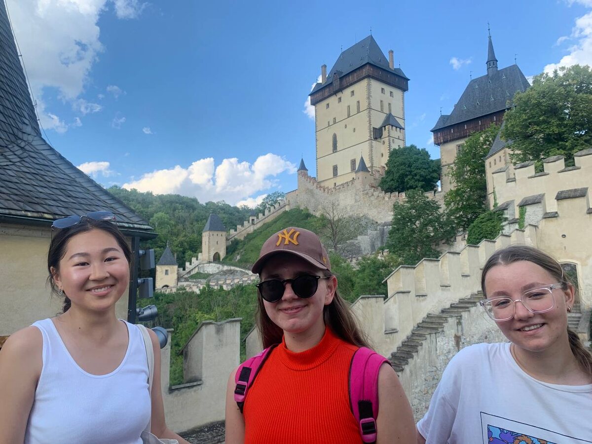 фото из архива автора: у меня в языковой школе тоже есть лагерь, языковой, конечно, для иностранцев. В нынешние годы только для украинцев и казахов. Фото из лагеря