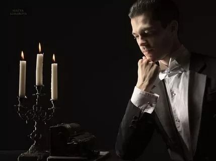  Сергей Маузер, известный предприниматель и энтузиаст, решил вернуть моду на свечи, которые не только освещают, но и создают особую атмосферу уюта и тепла. В рамках проекта "Свечной заводик в каждый дом" предлагаются наборы для самостоятельного изготовления свечей, включающие все необходимые материалы и подробные инструкции.