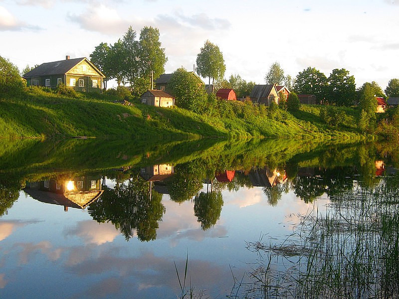 Фото не моей деревни, но у нас тоже есть искусственный пруд (запруда).