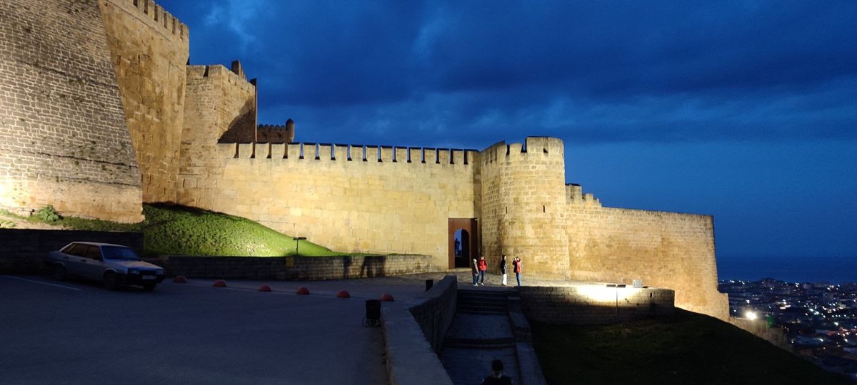 Крепость Нарын-Кала, вход в комплекс.