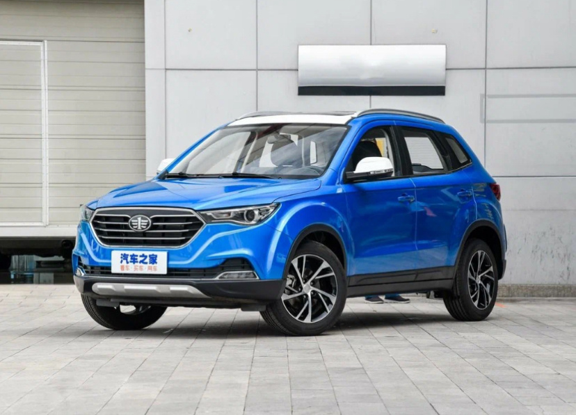 Для начала следует отметить, что кратного роста цен на автомобили, как это происходило в 2022 году, ждать не стоит. Тогда это было связано с острым дефицитом и ситуацией неопределённости, которые были вызваны уходом из России практически всех автопроизводителей, закрытием внутри страны автосборочных предприятий, а также логистическими трудностями.

За прошедший год ситуация изменилась, и сейчас идёт нормальное восстановление рынка. Собственное производство было возобновлено, на рынок привозят импорт из Китая. Как итог — рынок стабилизировался, цены успокоились, и повторения сценария прошлого года пока ждать не приходится.