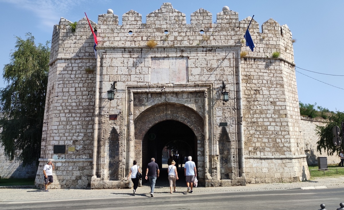 Нишка тврђава (Нишская крепость) , ворота Стамбол Капия. 