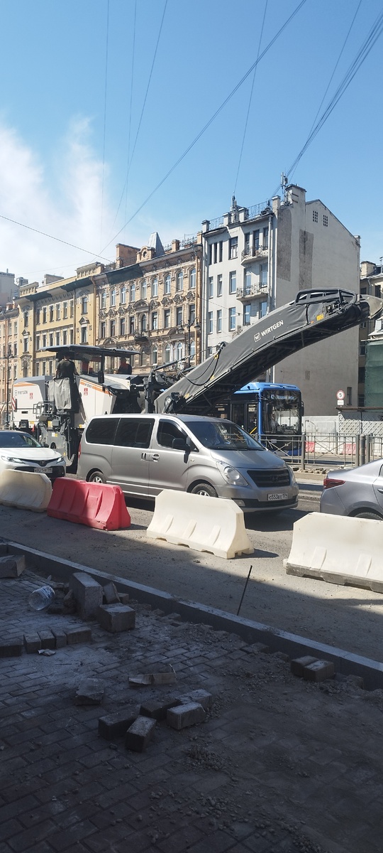Преображают дороги и тротуары. 